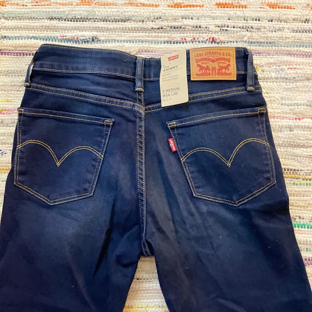 711 Levi jeans